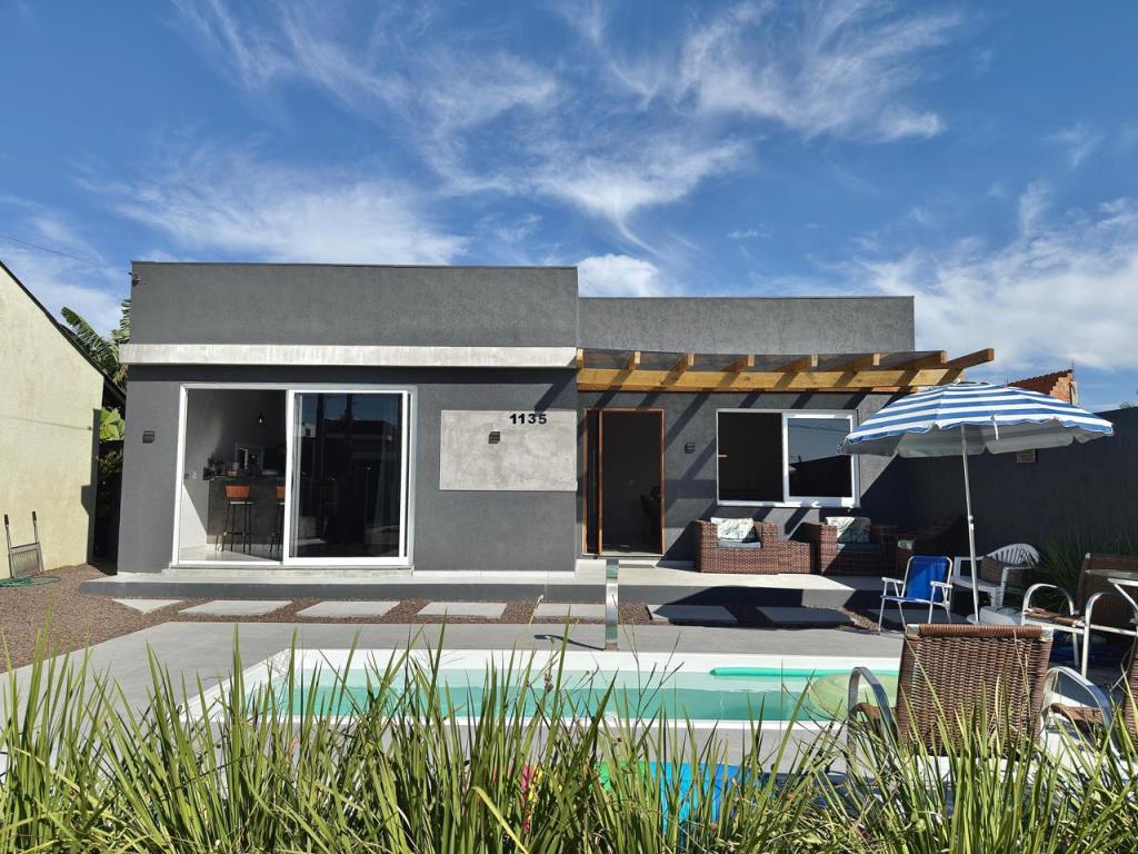 Casa Térrea com 145m² e 4 dormitórios no bairro RAINHA DO MAR em Xangri-lá para Comprar