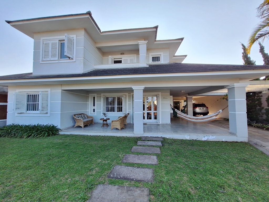 Sobrado com 328m² e 7 dormitórios no bairro ATLÂNTIDA em Xangri-lá para Comprar