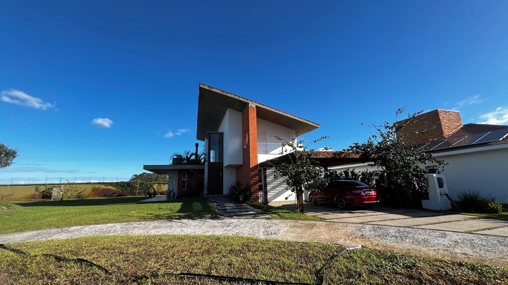 Sobrado em Condomínio  com 234m² e 3 dormitórios no bairro GREEN VILLAGGE em Xangri-lá para Comprar