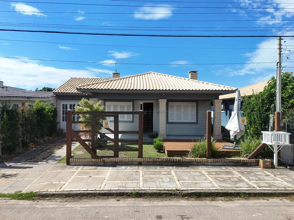 Casa Térrea com 186m² e 3 dormitórios no bairro CENTRO em Xangri-lá para Comprar