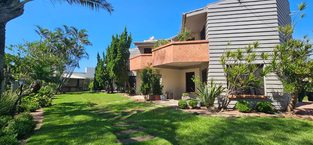 Duplex  e 3 dormitórios no bairro CENTRO em Xangri-lá para Comprar