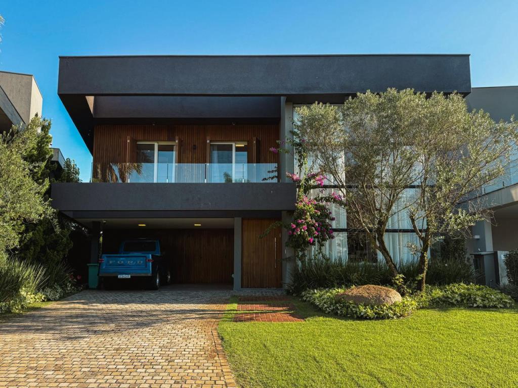 Sobrado em Condomínio  e 6 dormitórios no bairro ENSEADA em Xangri-lá para Comprar