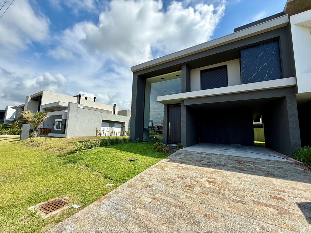 Casa em Condomínio com 212m² e 4 dormitórios no bairro SUNSET em Xangri-lá para Comprar