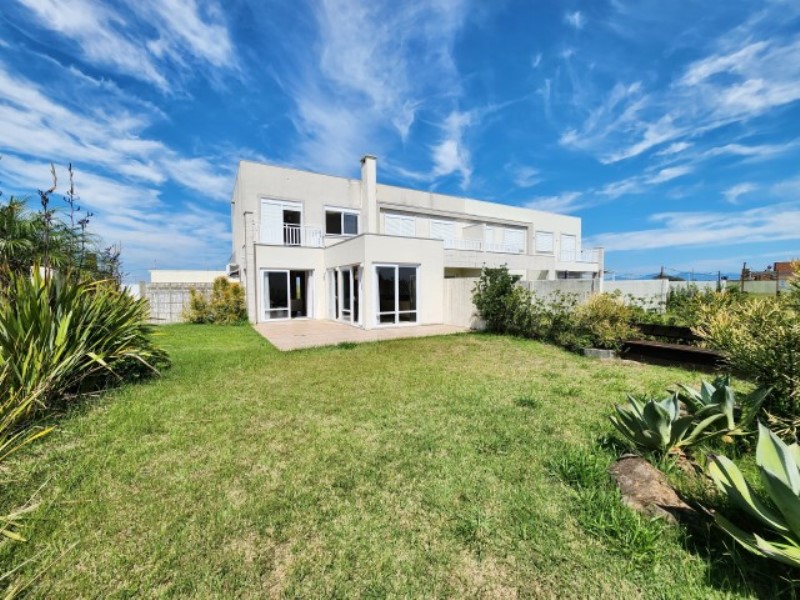 Sobrado em Condomínio  com 114m² e 3 dormitórios no bairro PÁTEO MARBELLA em Xangri-lá para Comprar