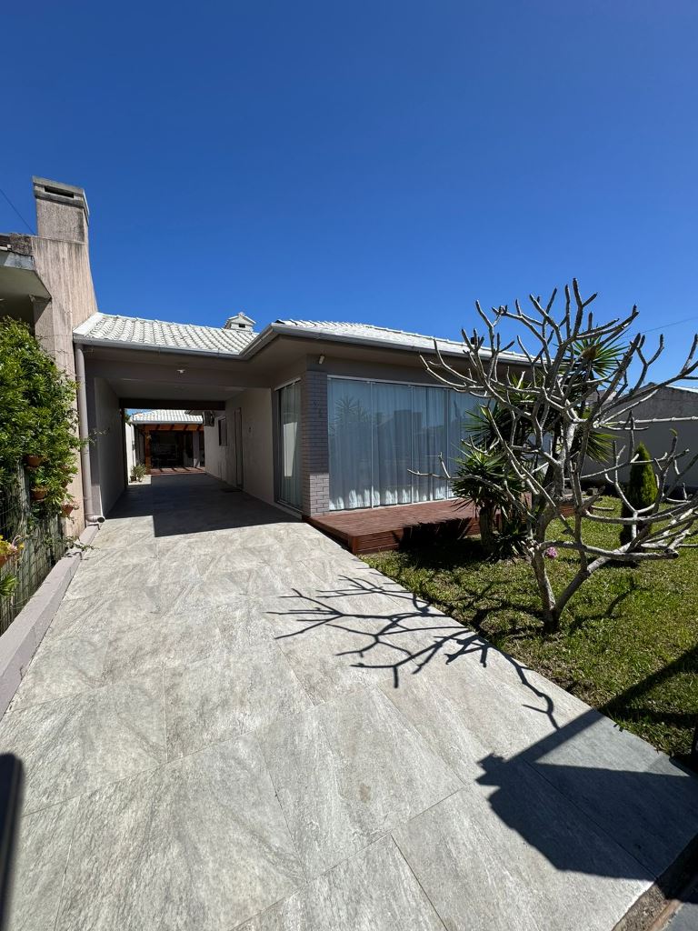 Casa Térrea com 118m² e 3 dormitórios no bairro REMANSO em Xangri-lá para Comprar