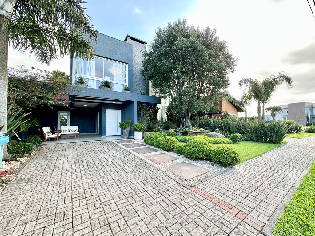 Sobrado em Condomínio  com 289m² e 4 dormitórios no bairro SEA COAST em Xangri-lá para Comprar