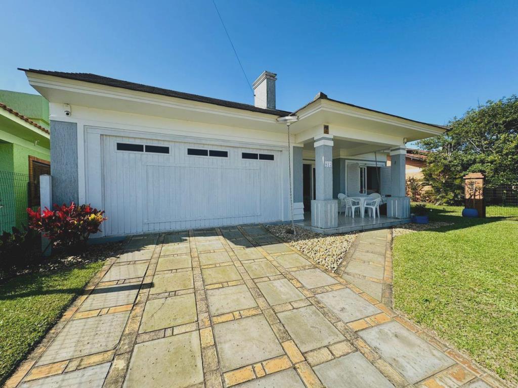 Casa Térrea com 180m² e 3 dormitórios no bairro NOIVA DO MAR em Xangri-lá para Comprar