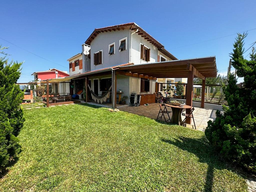 Casa Geminada com 97m² e 2 dormitórios no bairro ARPOADOR em Xangri-lá para Comprar