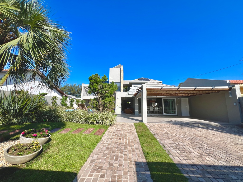 Sobrado com 373m² e 5 dormitórios no bairro ATLÂNTIDA em Xangri-lá para Comprar