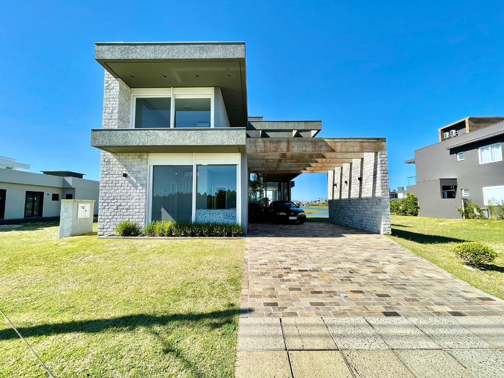 Sobrado em Condomínio  com 182m² e 6 dormitórios, RIVIERA em Xangri-lá para Comprar