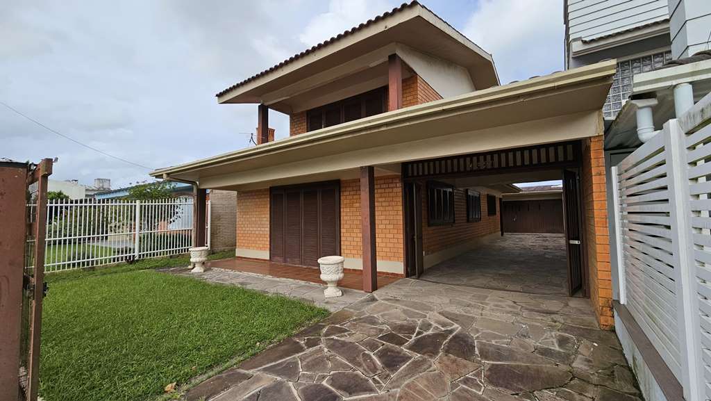 Sobrado com 250m² e 3 dormitórios no bairro RAINHA DO MAR em Xangri-lá para Comprar