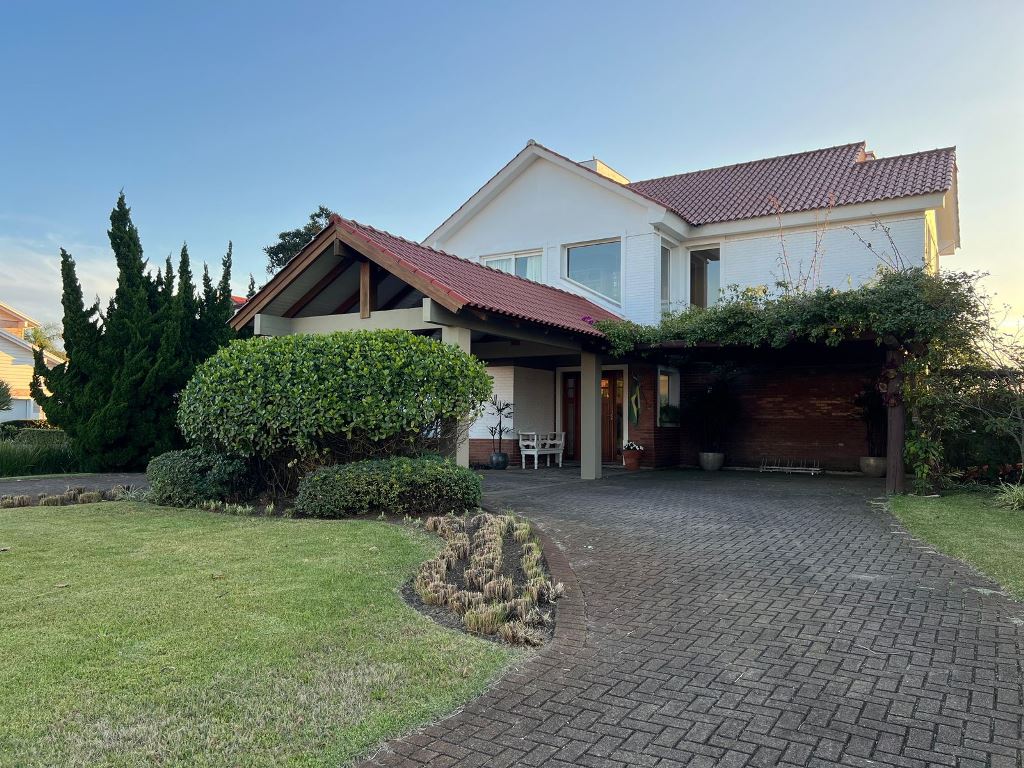 Sobrado em Condomínio  com 287m² e 4 dormitórios no bairro GREEN VILLAGGE em Xangri-lá para Comprar