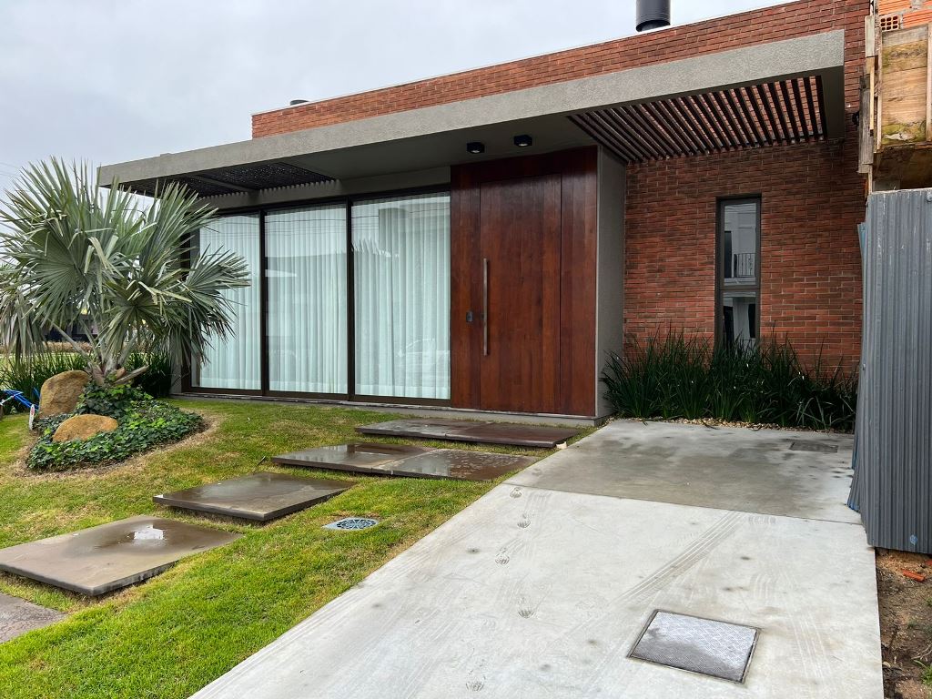 Casa em Condomínio com 160m² e 4 dormitórios no bairro SUNSET em Xangri-lá para Comprar