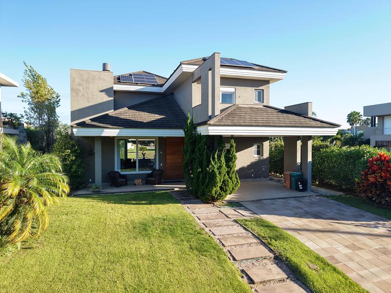 Sobrado em Condomínio  com 303m² e 4 dormitórios no bairro VILAGGIO em Xangri-lá para Comprar