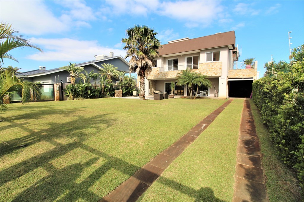 Sobrado e 4 dormitórios no bairro ATLÂNTIDA em Xangri-lá para Comprar