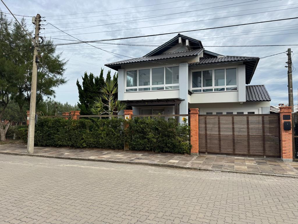 Sobrado com 266m² e 4 dormitórios no bairro CENTRO em Xangri-lá para Comprar