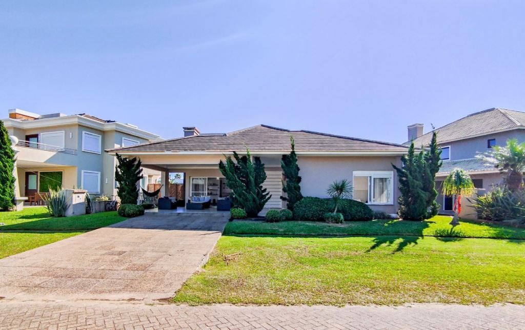 Casa em Condomínio com 261m² e 4 dormitórios no bairro VENTURA CLUB em Xangri-lá para Comprar