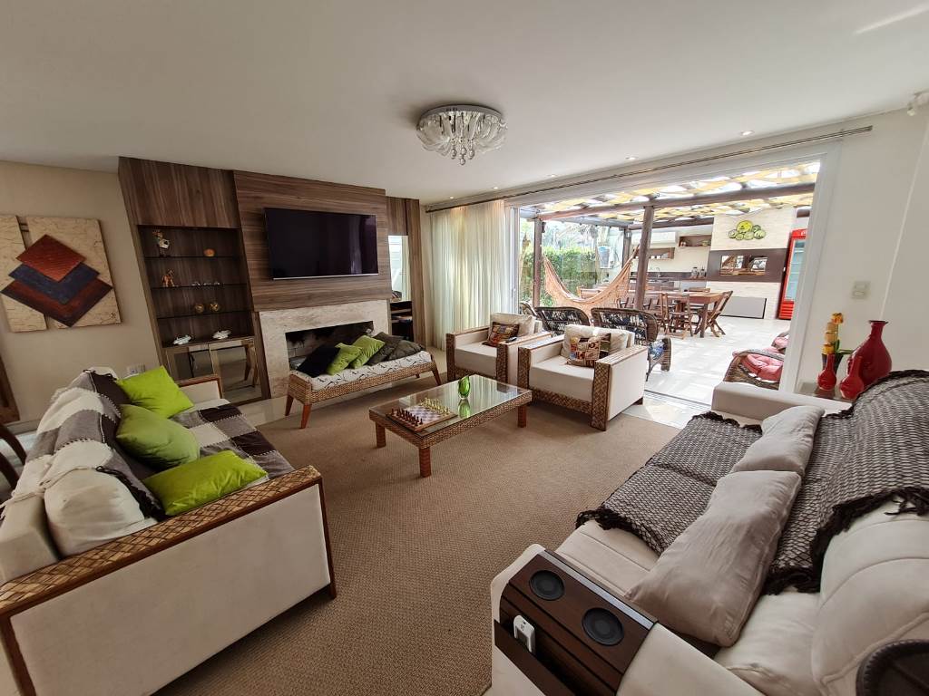 Sobrado em Condomínio  e 3 dormitórios no bairro SOLANAS em Xangri-lá para Comprar