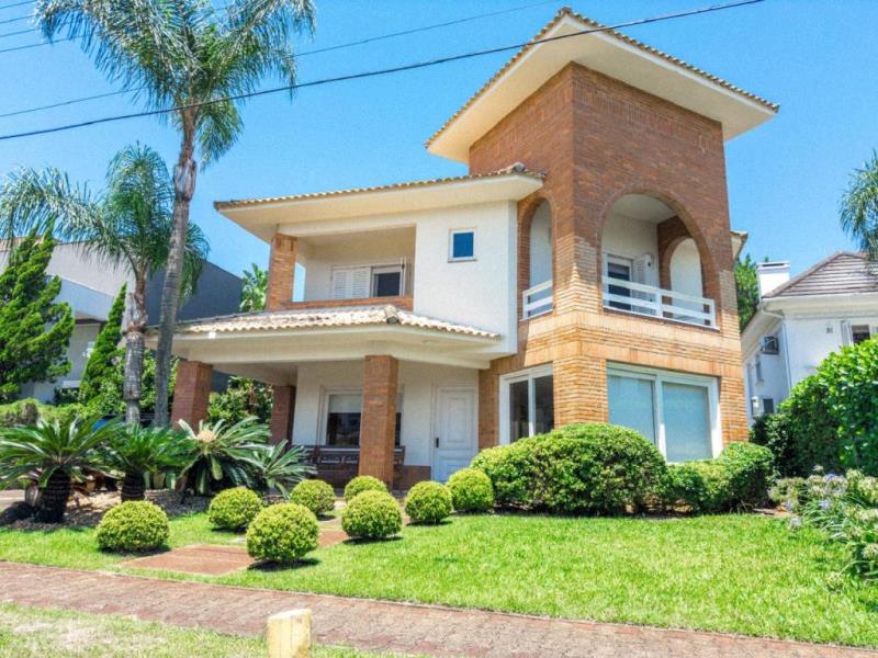 Sobrado em Condomínio  com 259m² e 4 dormitórios no bairro ATLÂNTIDA LAGOS PARK em Xangri-lá para Comprar