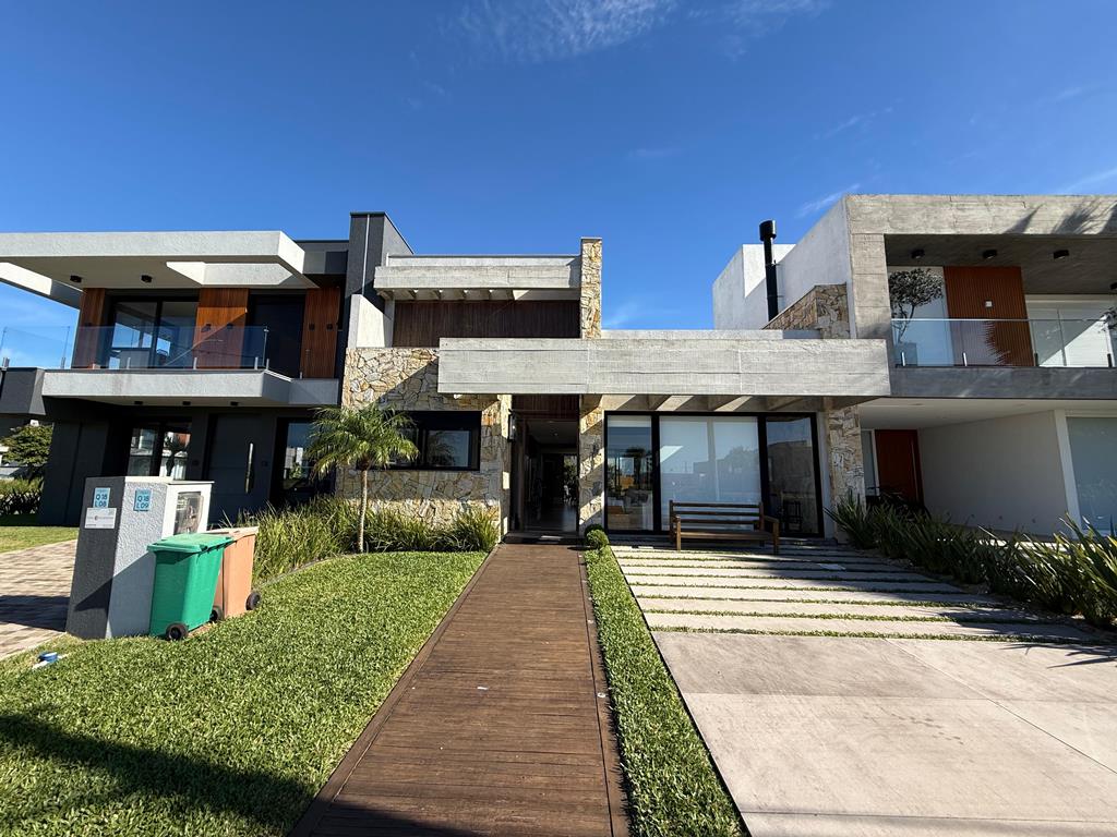 Sobrado em Condomínio  e 4 dormitórios no bairro BLUE em Xangri-lá para Comprar