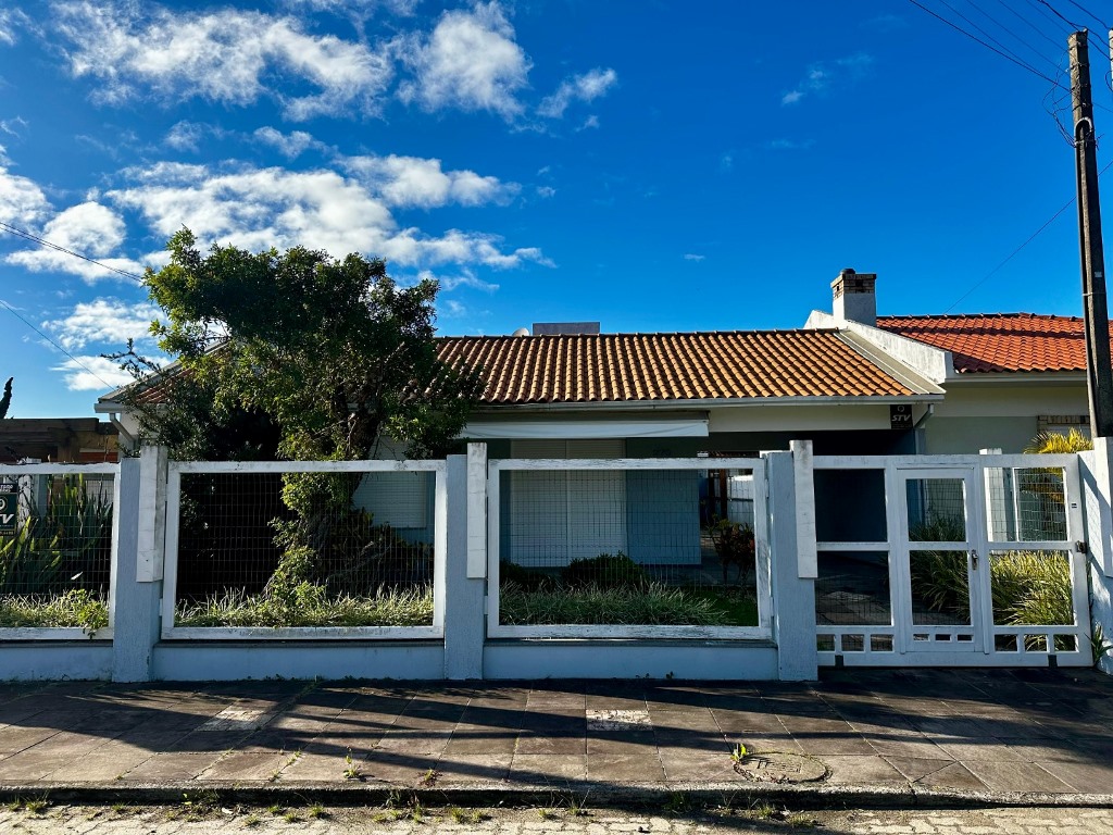 Casa Térrea com 245m² e 4 dormitórios no bairro CENTRO em Xangri-lá para Comprar