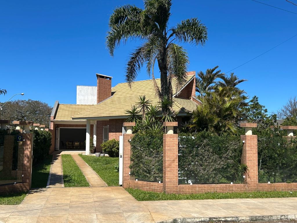 Casa Térrea com 138m² e 3 dormitórios no bairro CENTRO em Xangri-lá para Comprar