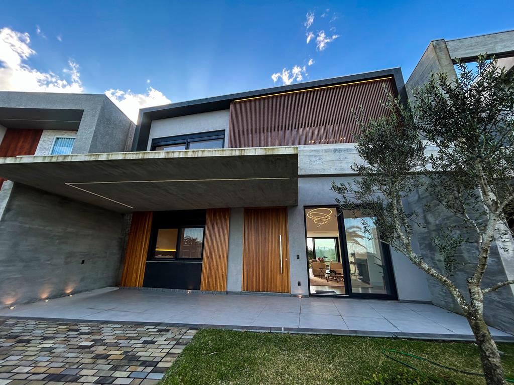 Casa em Condomínio com 263m² e 04 dormitórios no bairro SUNSET em Xangri-lá para Comprar